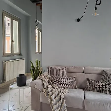 Myrrha Luxury Houses - Piazza Pontida 27 4* Bergamo